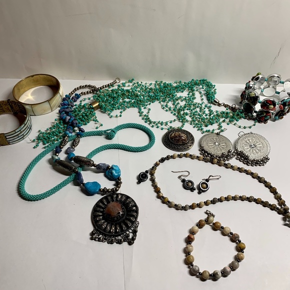 Bead, Rock, Shell Jewelry Bundle - Picture 1 of 3